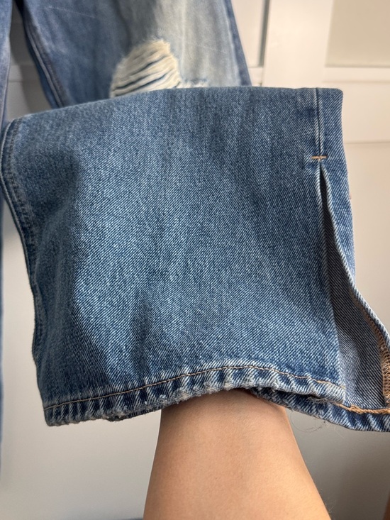 Good American Light Blue Distressed Wide-Leg Jeans - Women - Picture 4 of 8